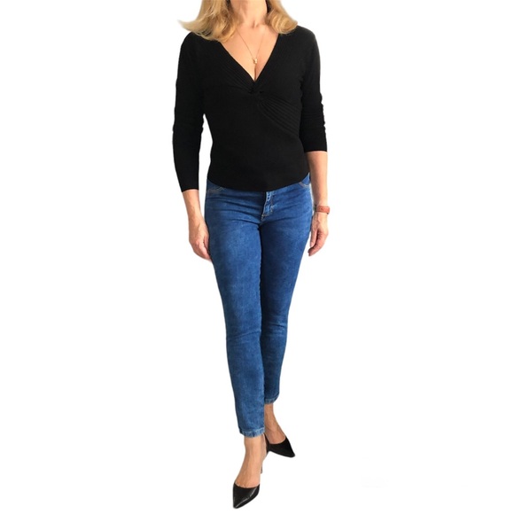 Bandilino black low v-neck knit sweater size small cable on bodice to add shape - Picture 5 of 5